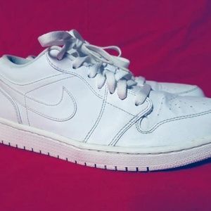NIKE AIR JORDAN RETRO 1 LOW WHITE SNEAKERS 9.5